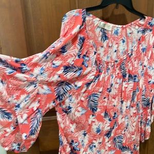 Large sleeve Hawaiian blouse